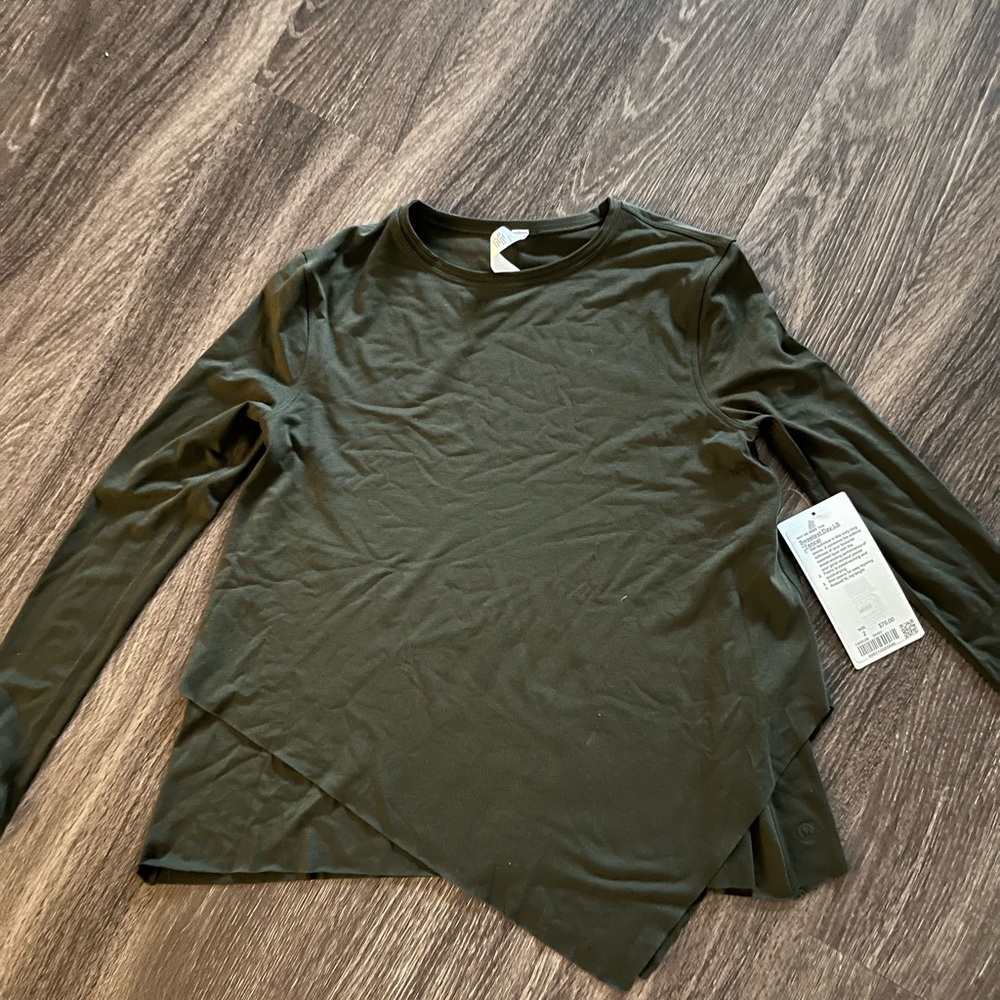 LULULEMON LONG SLEEVE BRAND NEW